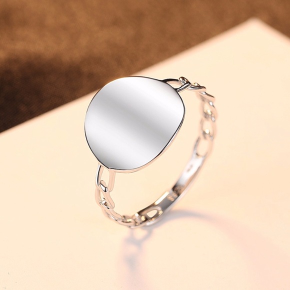 Jewelry - 925 Sterling Silver Ring with a Chain Band